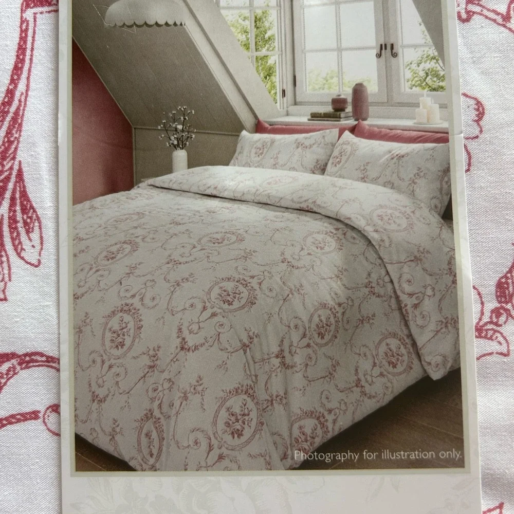 Cabbages & Roses Floral Toile-Berry 3 Piece King Duvet Set. Brand New!